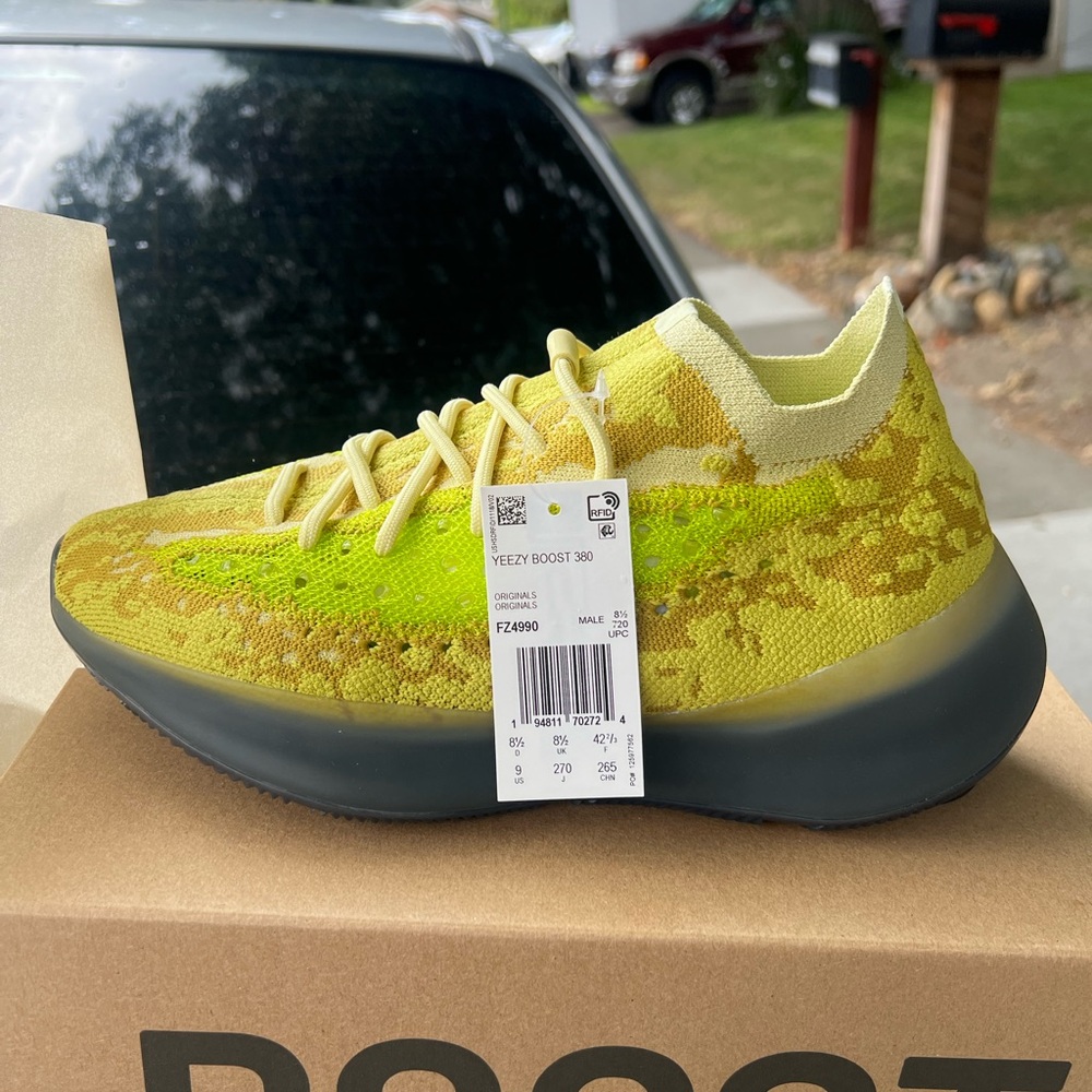 Yeezy adidas 380